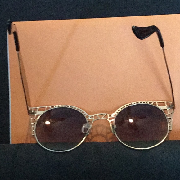 😎NWOT Just Way Too Trendy “ Cat Style Frame” Sunglasses Closet Must Have 😎 - Picture 4 of 7